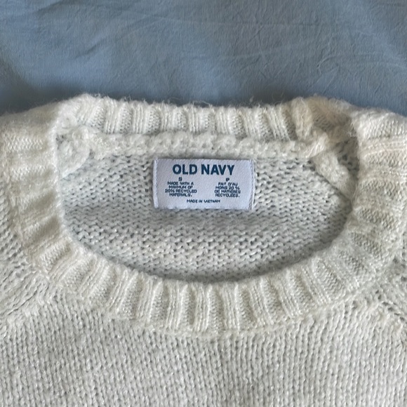 Old navy white sweater - Picture 2 of 6